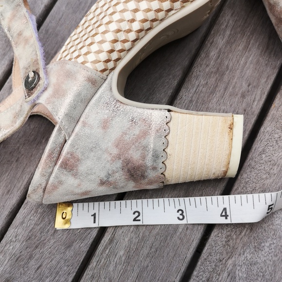 Gold Button heeled sandals - Picture 11 of 14